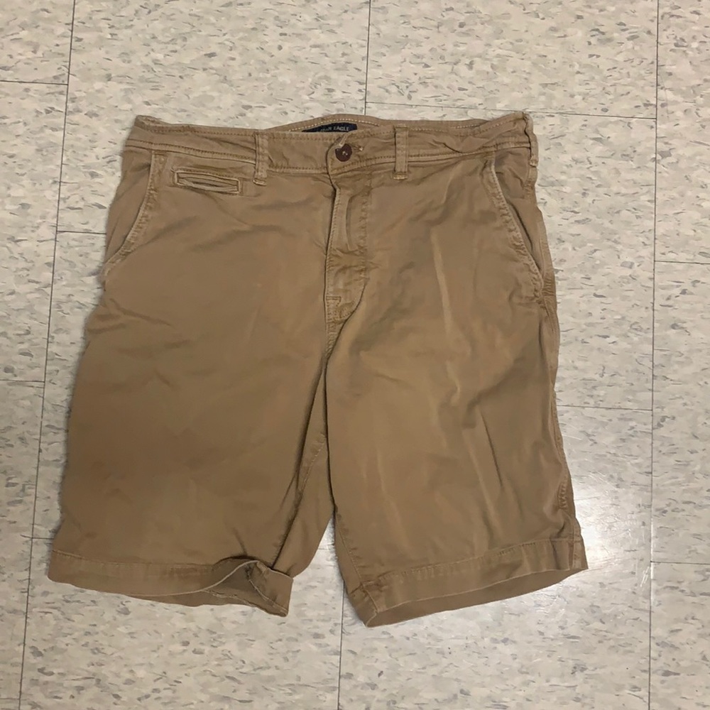 American eagle khaki shorts size 32
